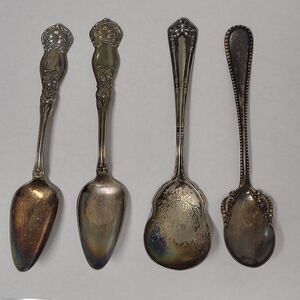 Wm Rogers 2 Tea Spoons Orange Blossom & 2 Sugar Spoons Fair Oaks and Beaded